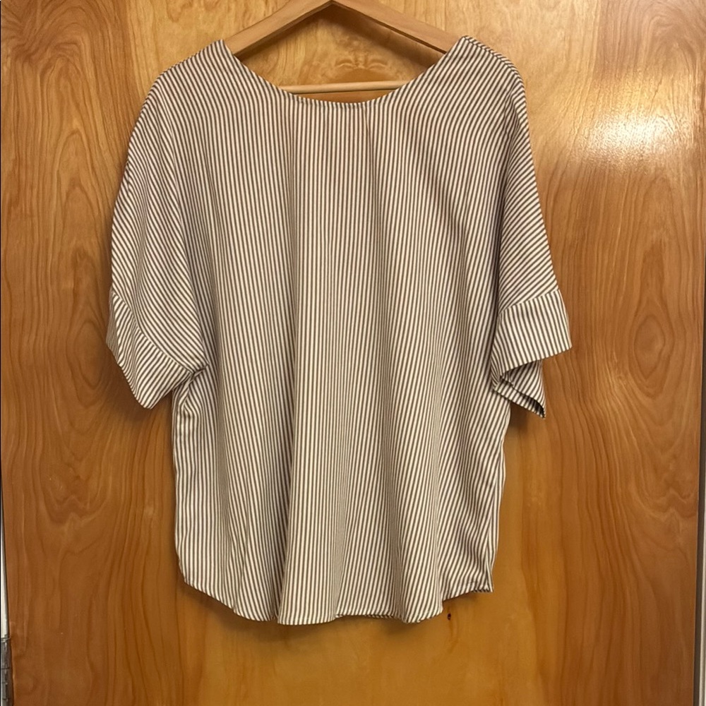 Vetta Striped Button-Up Women's Top - Picture 4 of 5